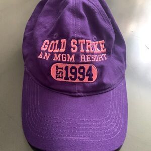 NWT women hat